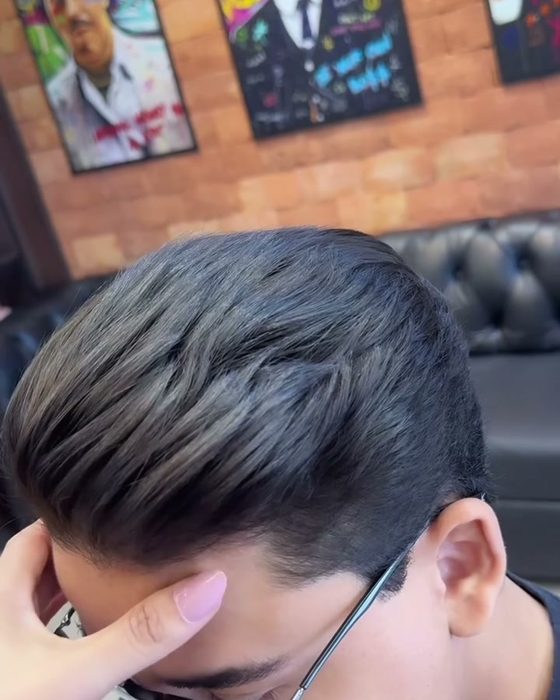 Cabelo penteado com gel